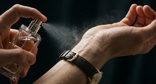 7 أماكن لرش العطر في الجسم 